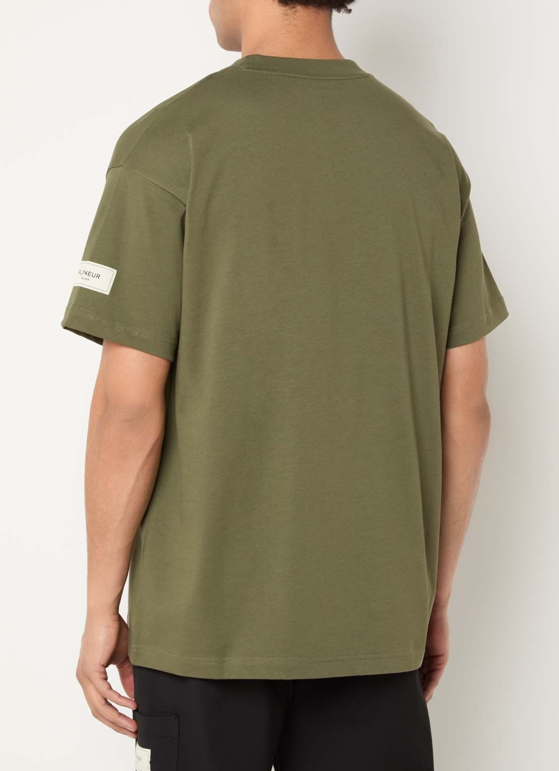 FLÂNEUR Atelier T-shirt met logo - achterkant bronsgroen