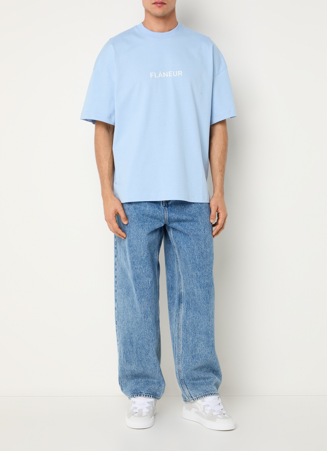 FLÂNEUR Box T-shirt met logoprint - voorkant 2 lichtblauw