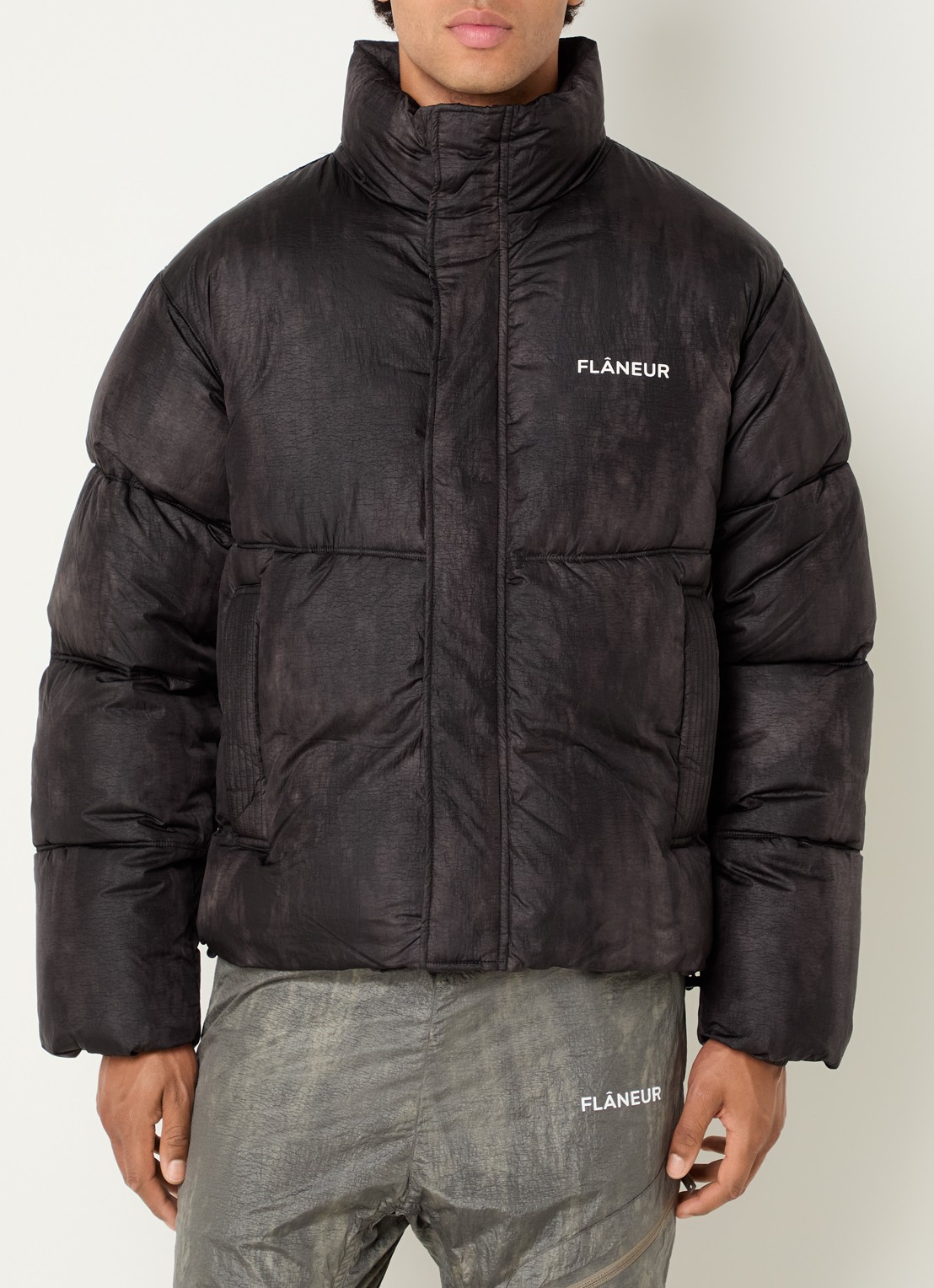 FLÂNEUR Logo puffer jack met opstaande kraag en steekzakken - detail 4 zwart