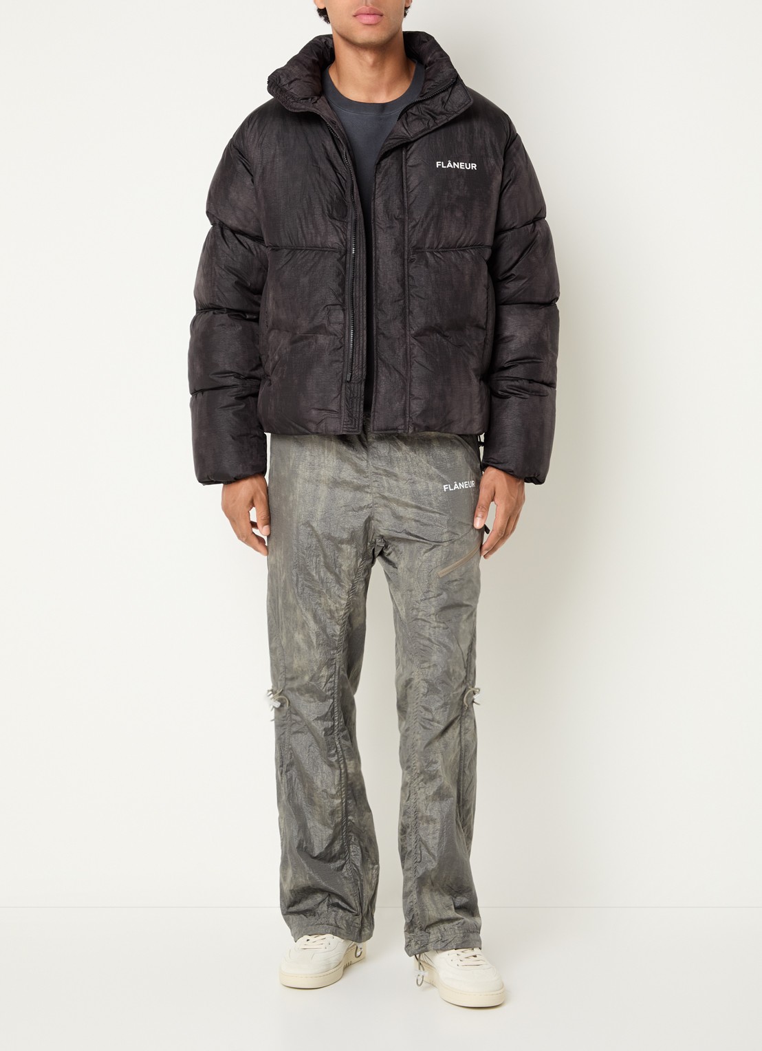 FLÂNEUR Logo puffer jack met opstaande kraag en steekzakken - voorkant 2 zwart