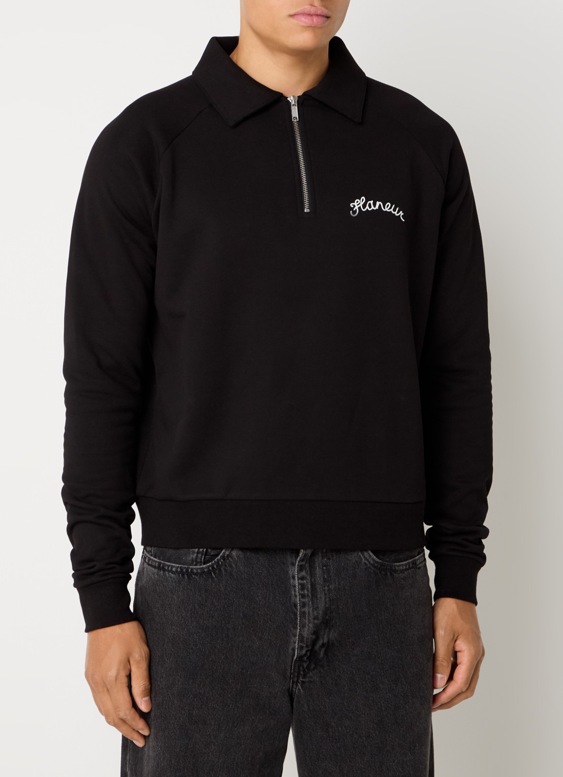 FLÂNEUR Raglan trui met halve rits en logoborduring - detail zwart