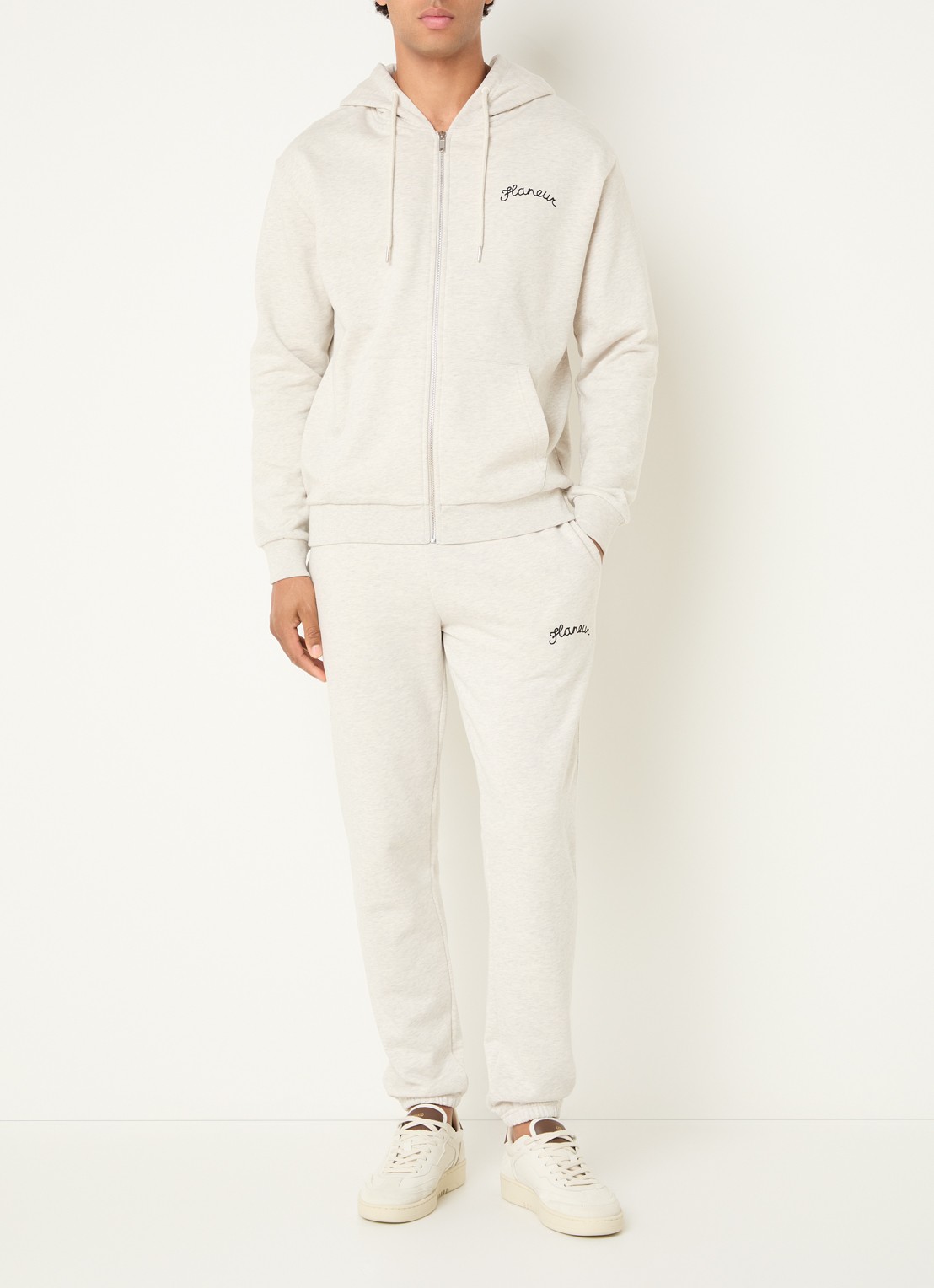 FLÂNEUR Signature tapered fit joggingbroek met logo  - voorkant 5 grijsmele