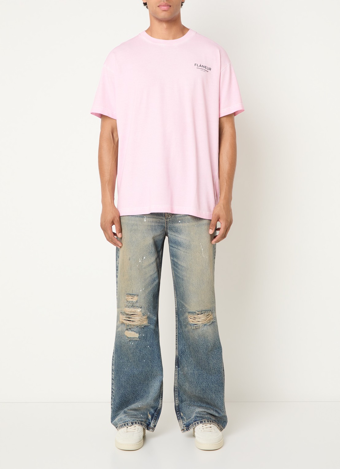 FLÂNEUR Sound & Design Studio Member T-shirt met logo- en backprint - voorkant 4 roze