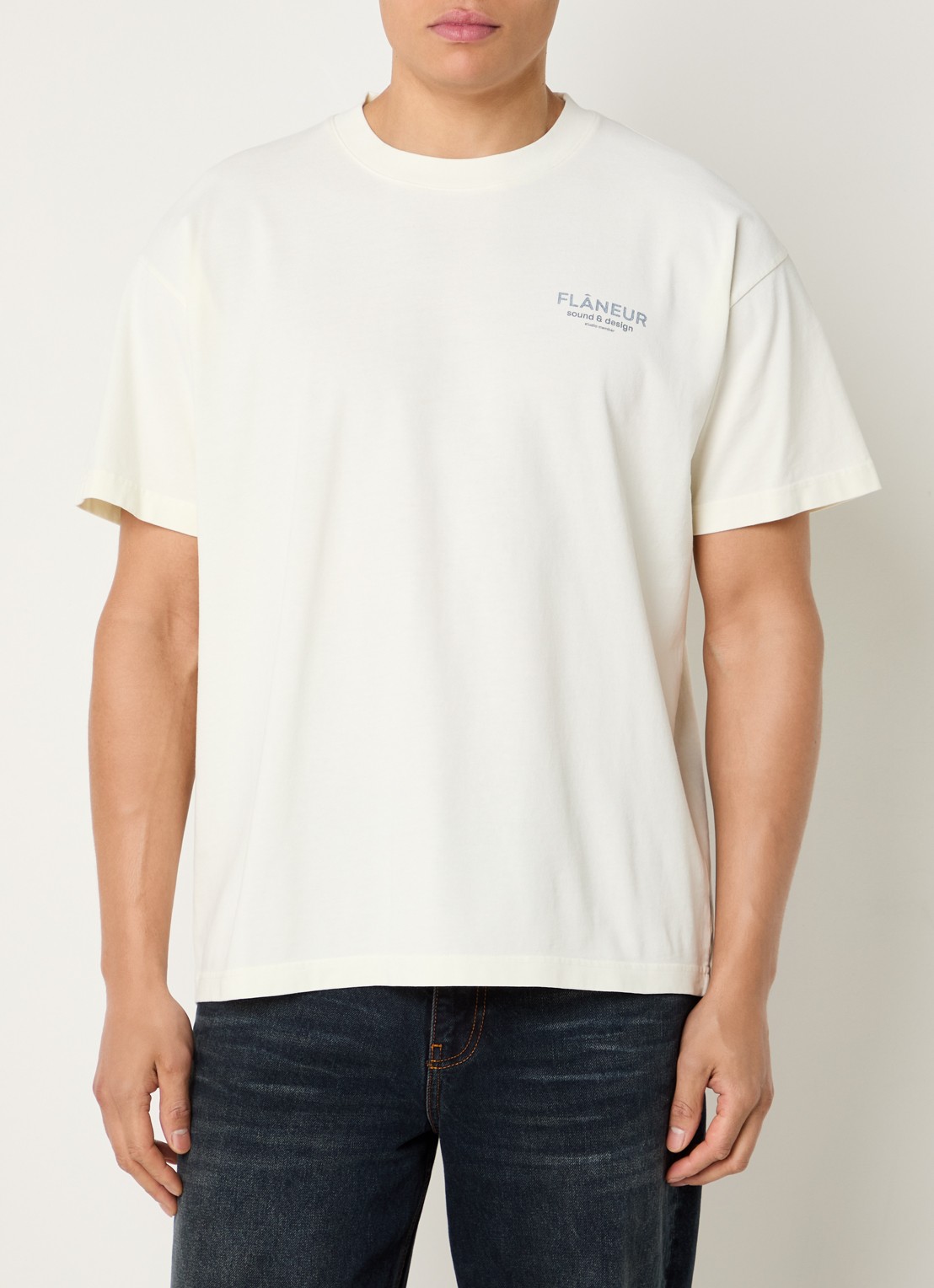 FLÂNEUR Sound & Design T-shirt met logo- en backprint - achterkant 4 creme
