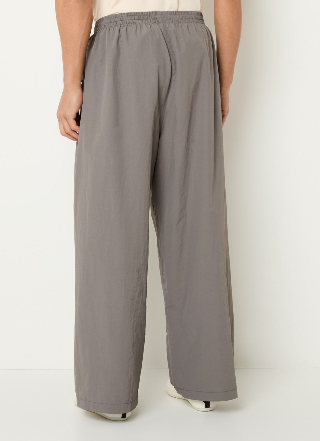 FLÂNEUR Wide fit trackpants met logo en steekzakken - achterkant grijs