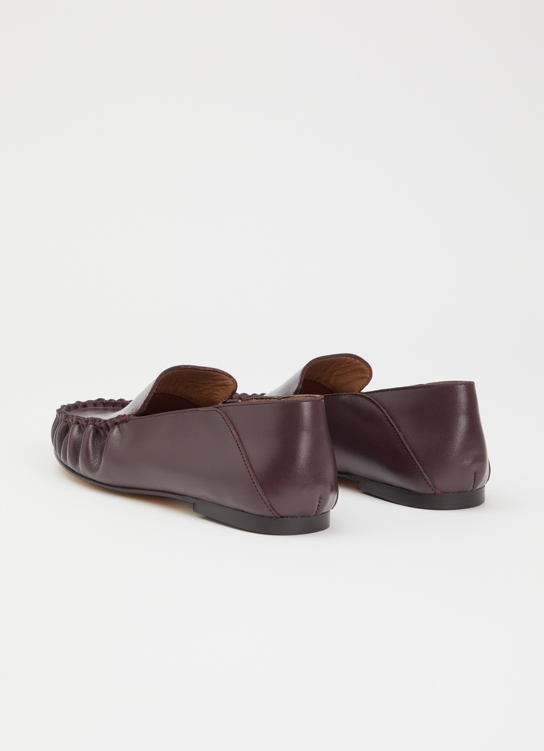 Flattered Bon Bon loafer van lamsleer - achterkant 5 bordeauxrood