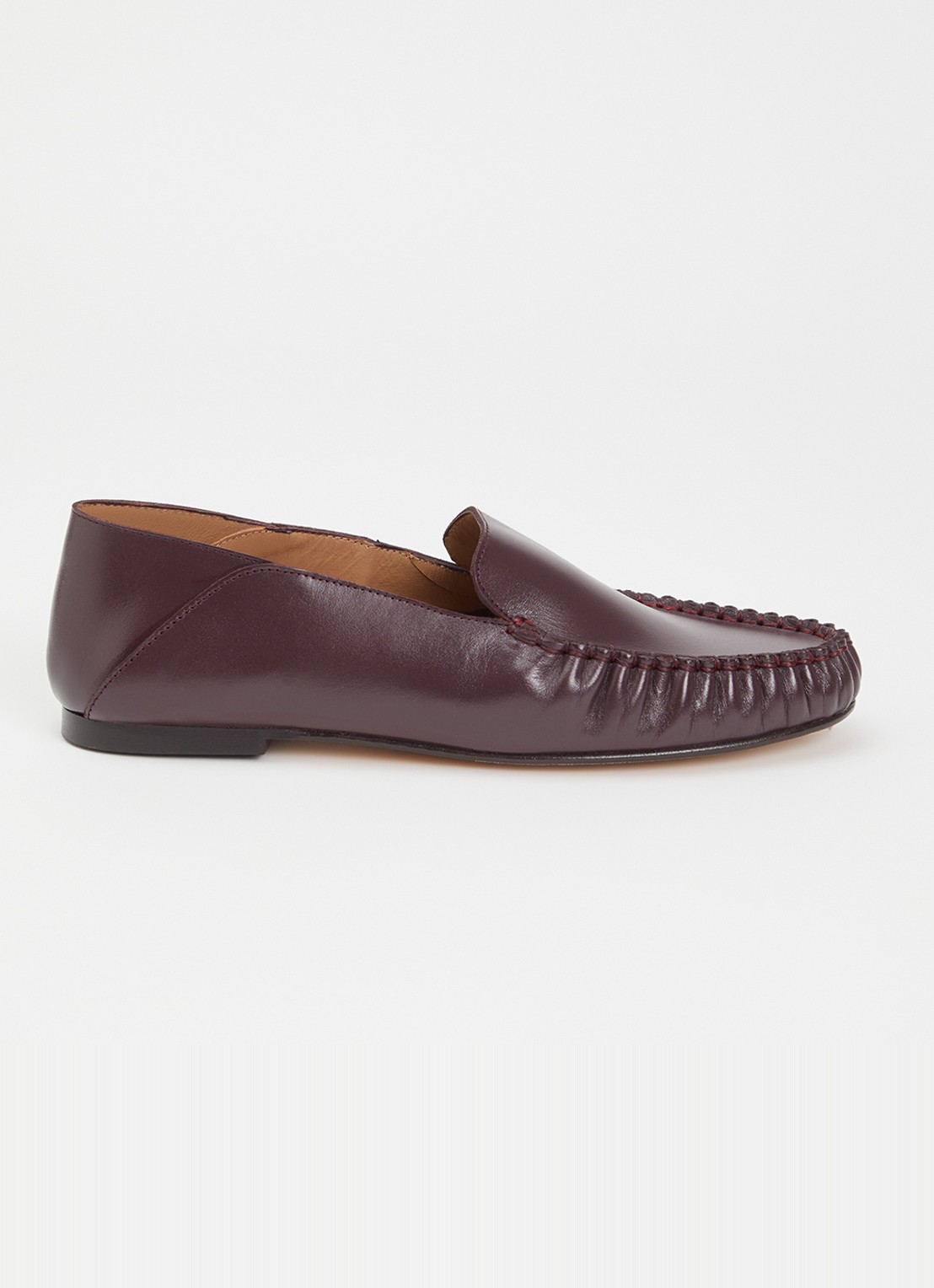Flattered Bon Bon loafer van lamsleer - voorkant bordeauxrood