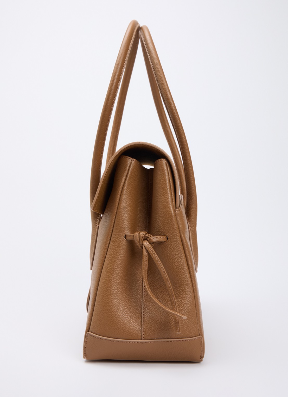 Flattered Lydia schoudertas van leer met structuur - detail 2 cognac