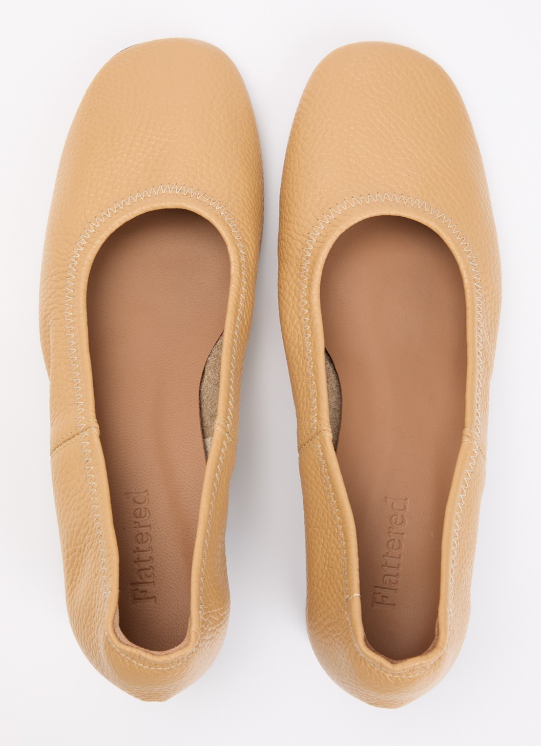 Flattered Zac pump van lamsleer - detail 2 camel