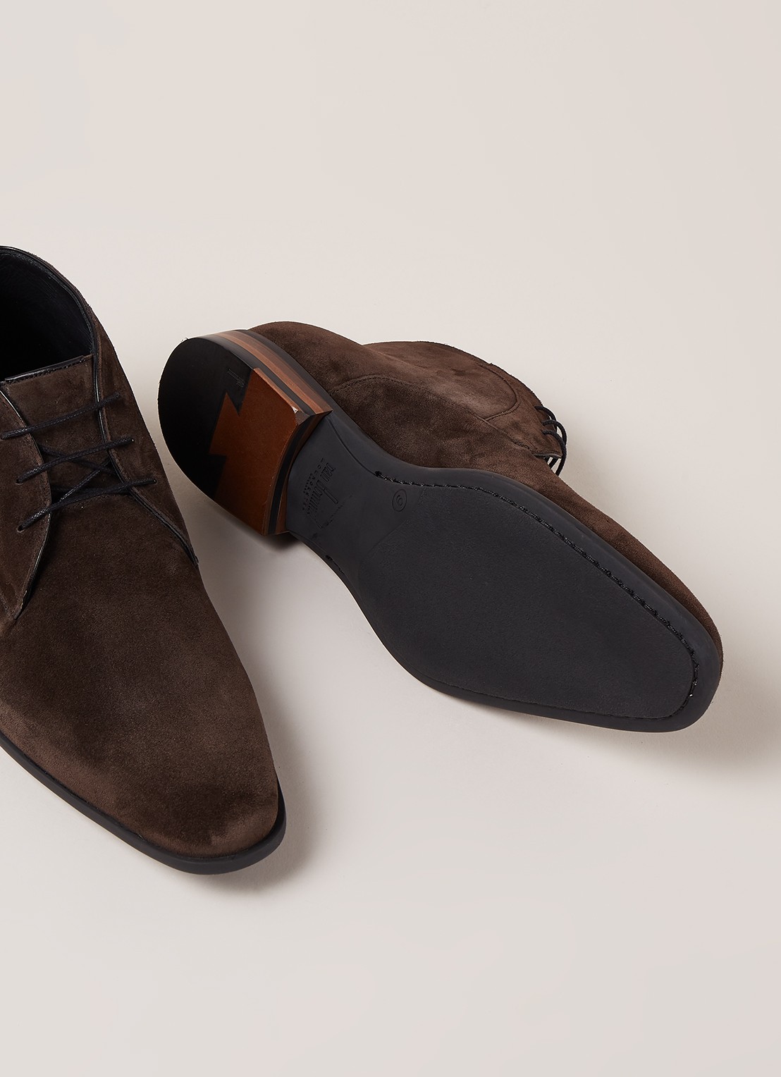 Floris van Bommel Chukka veterschoen van suède - detail 4 bruin
