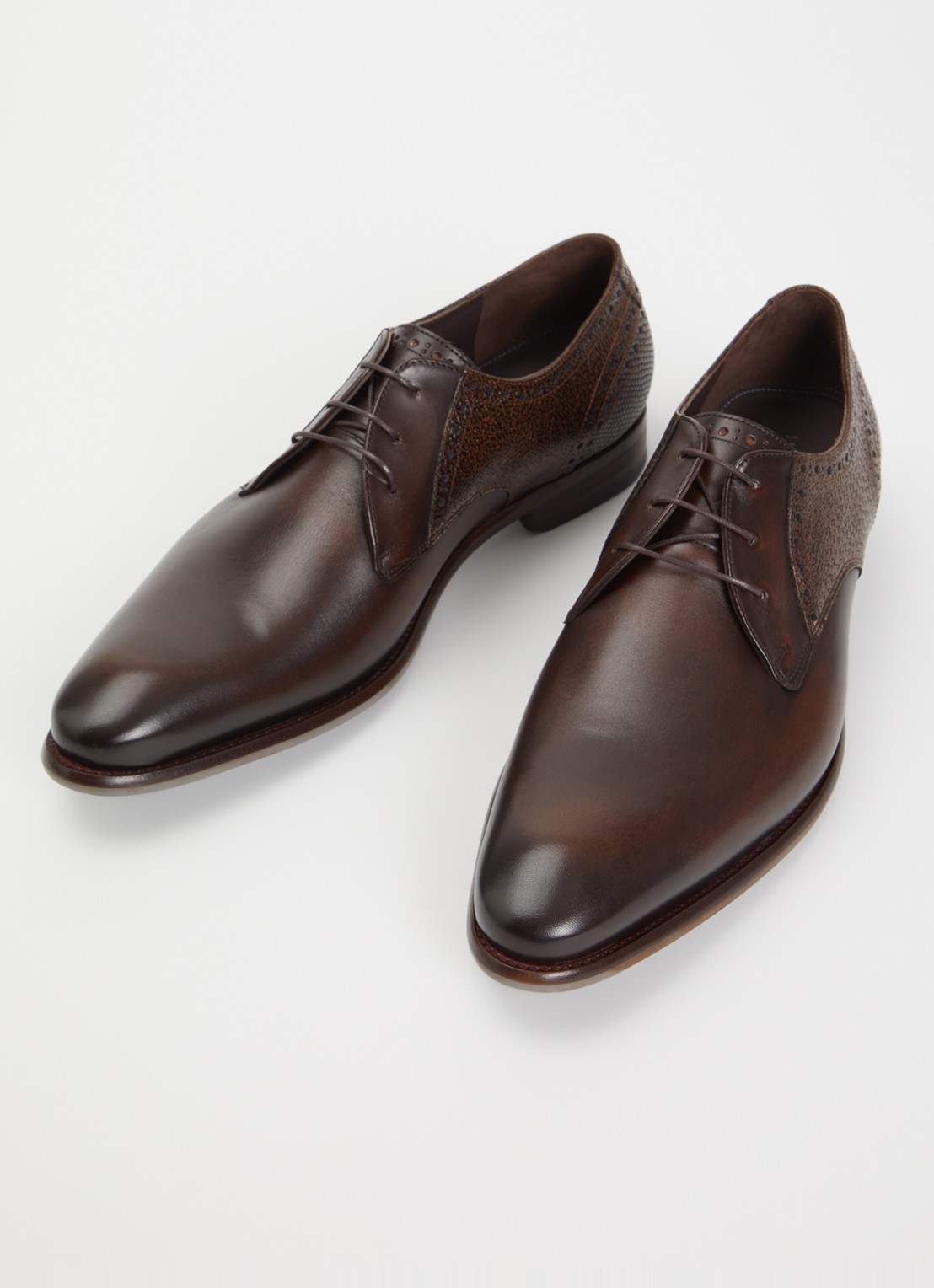 Floris van Bommel De Stapper 39.80 brogue van leer - detail 2 donkerbruin