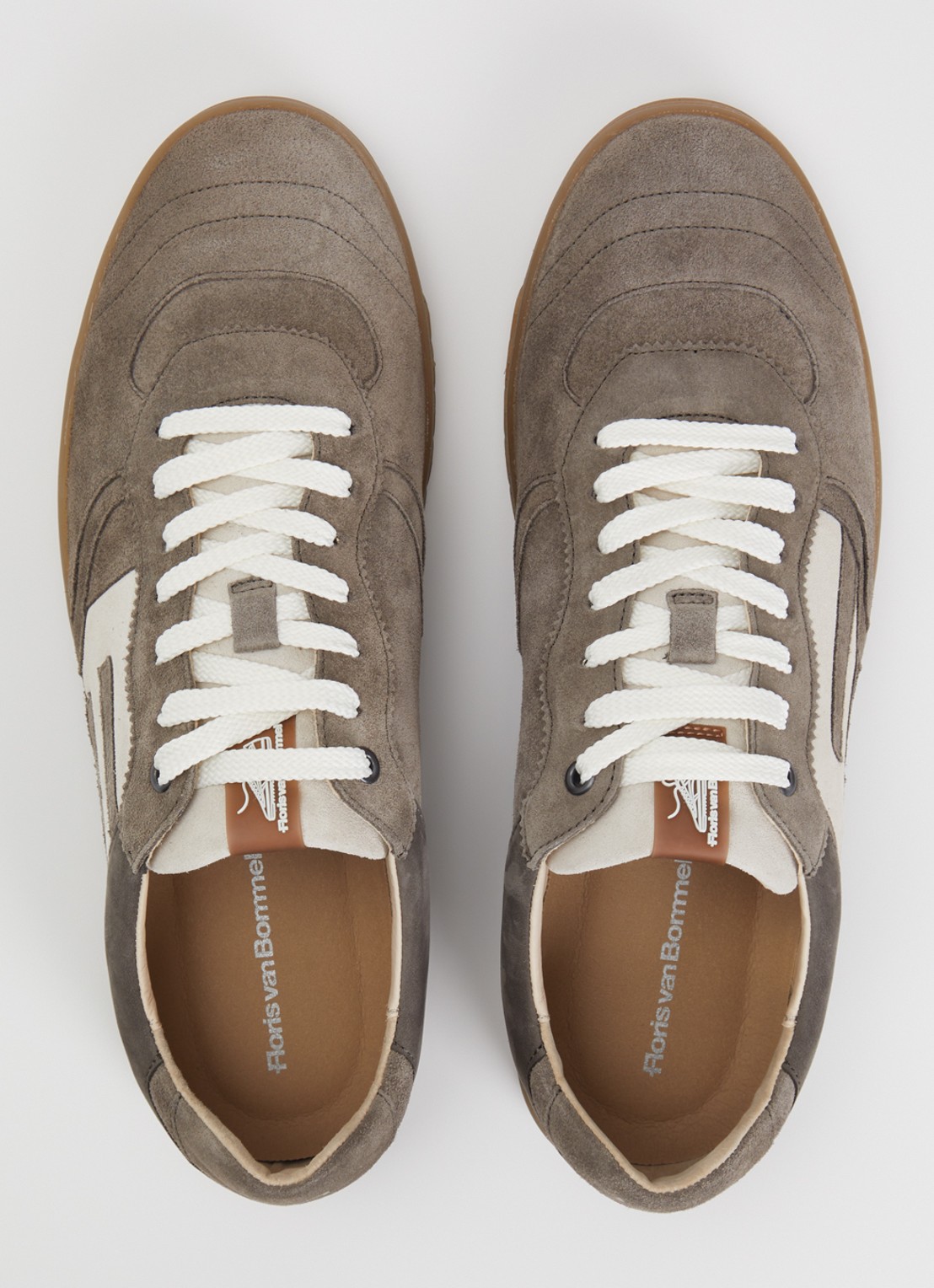 Floris van Bommel De Zaler 04.02 sneaker van suède - detail 3 taupe