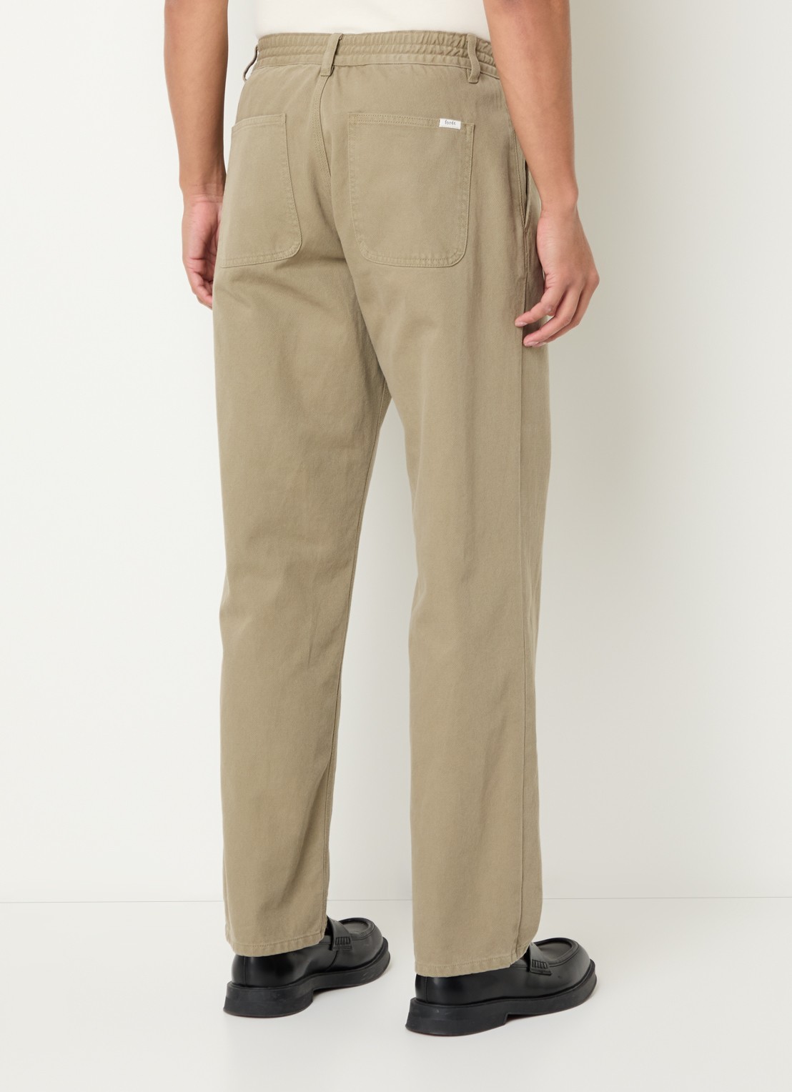 forét Clay straight fit chino met steekzakken - achterkant 5 mosgroen