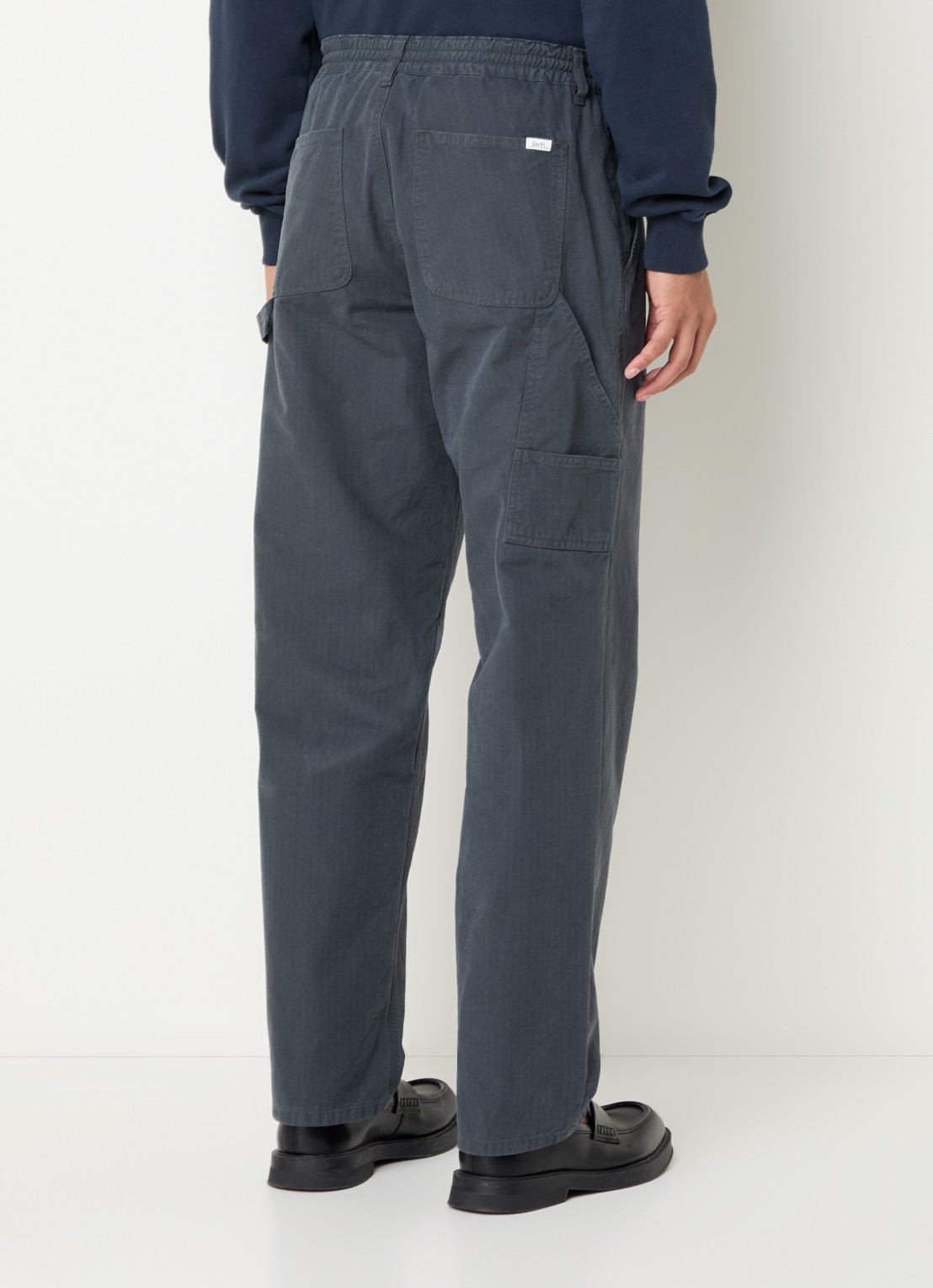 forét Clay straight fit chino met steekzakken - achterkant 3 donkergrijs
