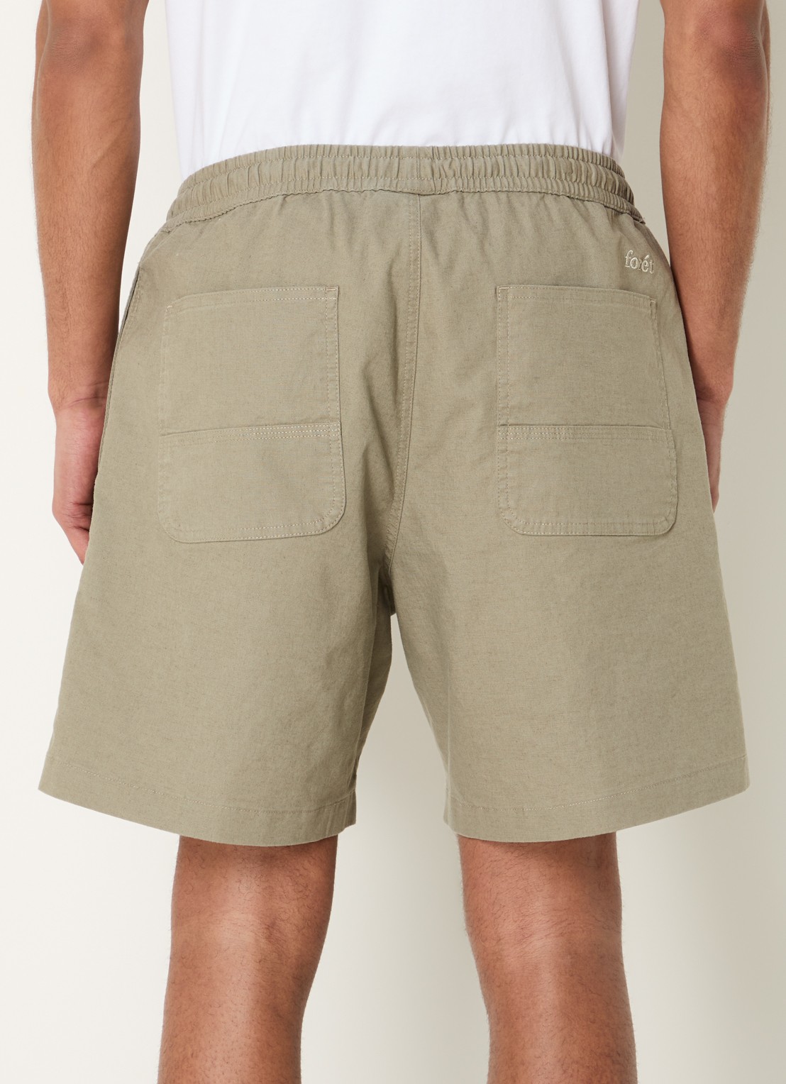 forét Shift loose fit korte broek in linnenblend met trekkoord - achterkant 4 olijfgroen