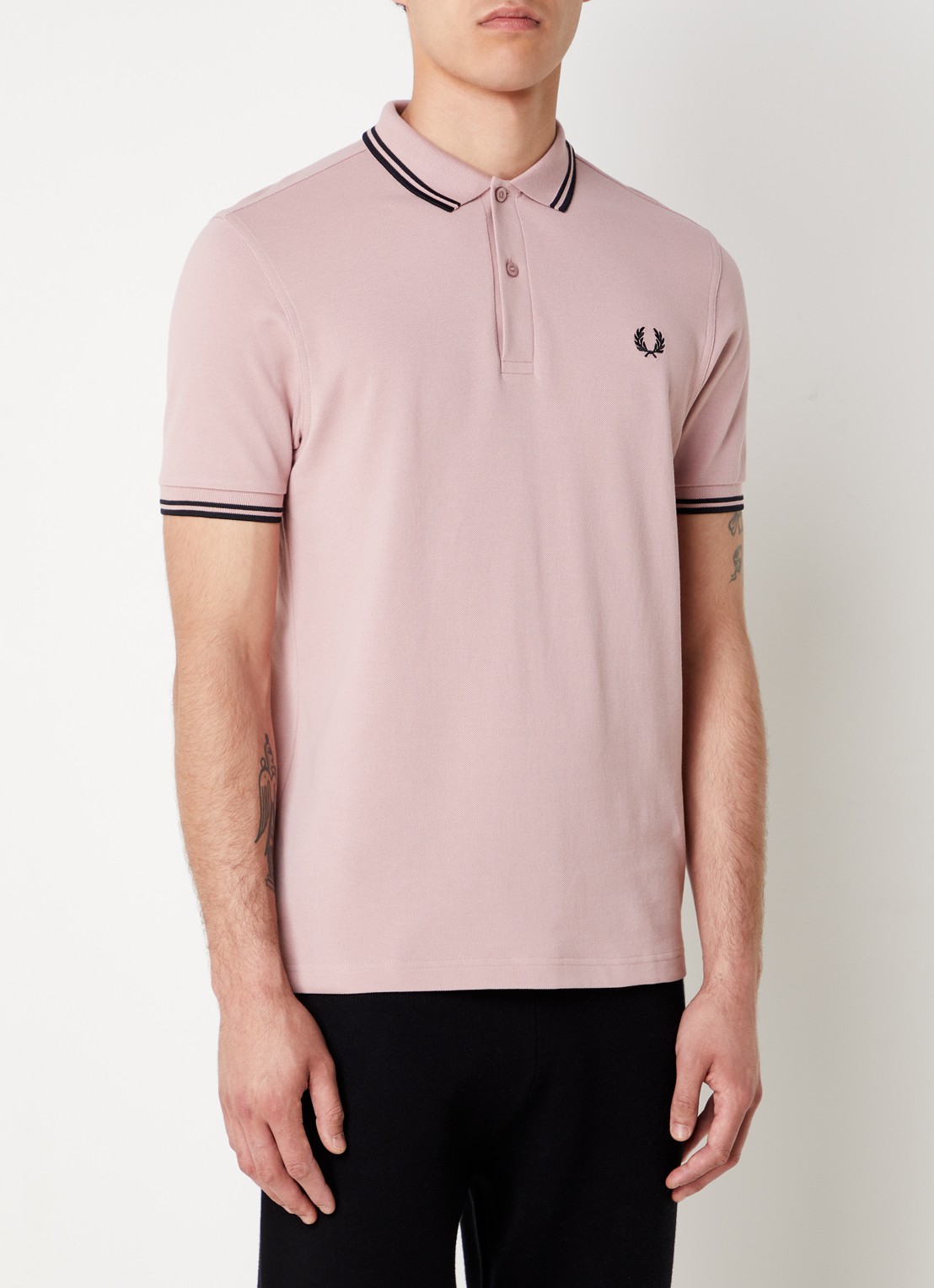 Fred Perry Regular fit polo van piqué katoen met logoborduring - detail roze
