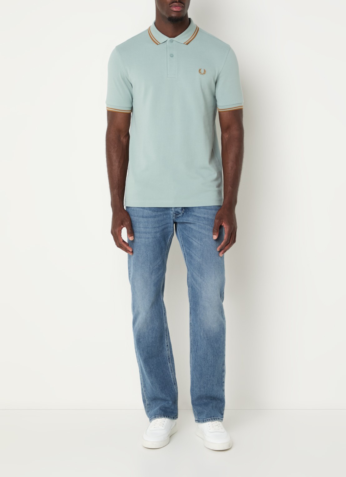 Fred Perry Regular fit polo van piqué katoen met logoborduring - voorkant 3 lichtblauw