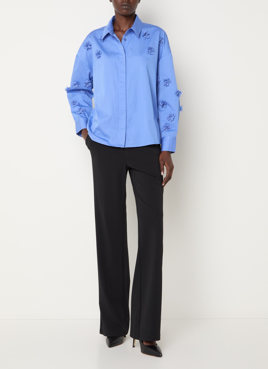 French Connection Alexis blouse met applicatie - voorkant 2 lichtblauw