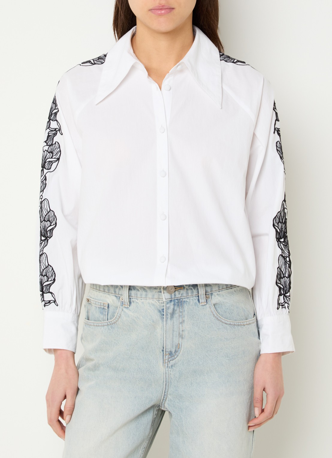 French Connection Cambria blouse met bloemborduring - detail 4 wit