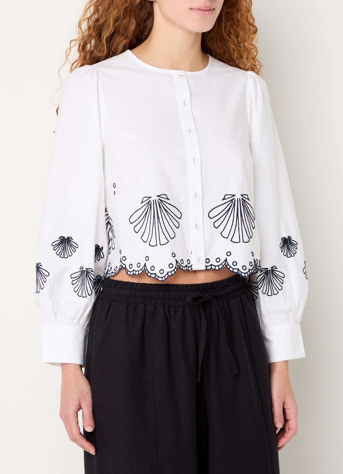 French Connection Cambria cropped blouse met borduring - detail wit