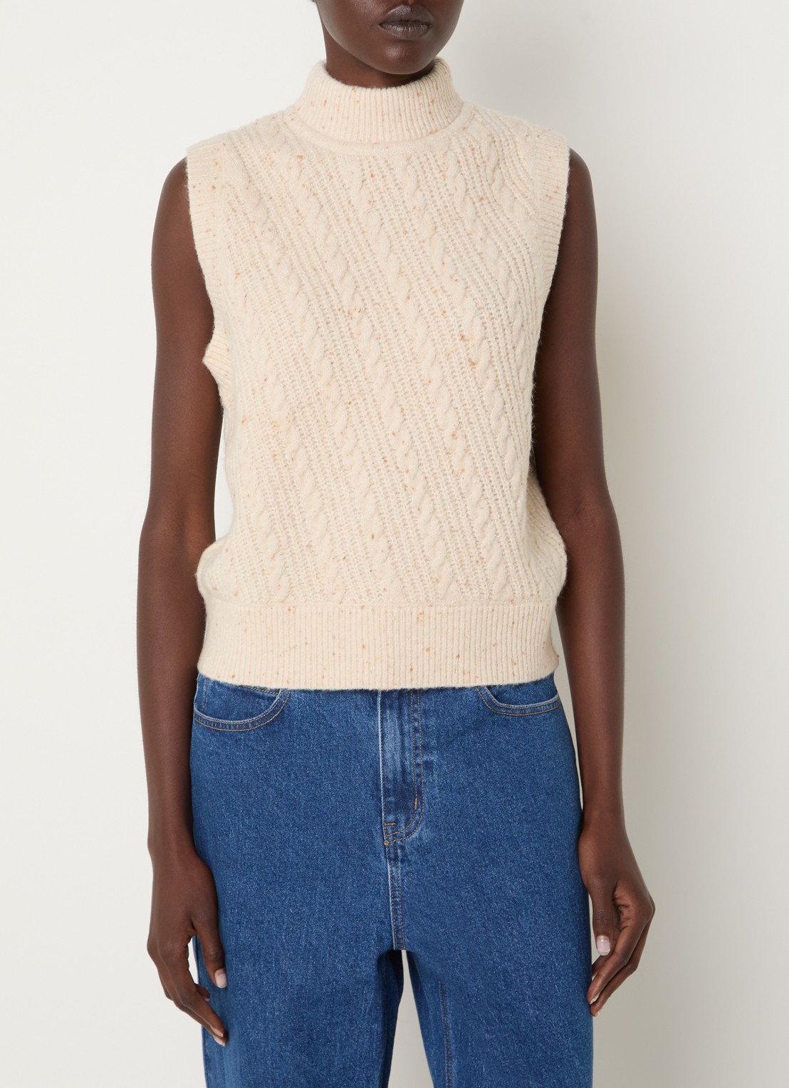 French Connection Charlene kabelgebreide spencer met col - detail creme