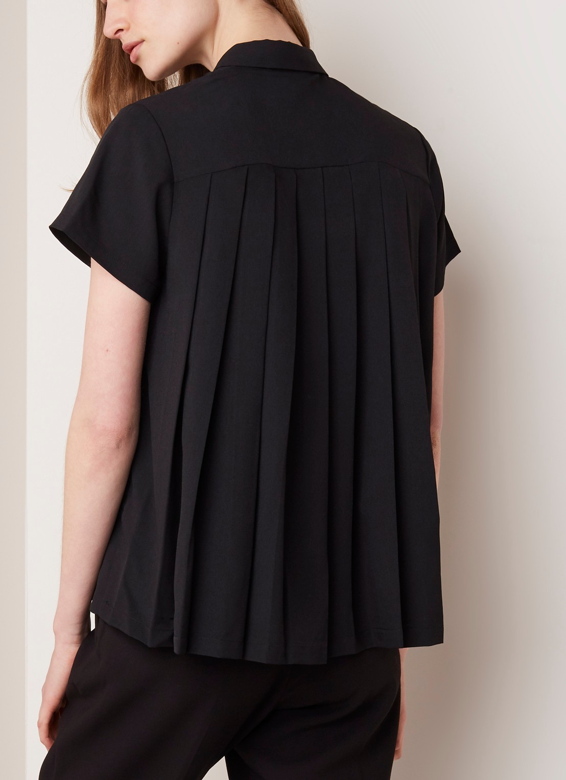 French Connection Classic blouse van crêpe met plissé - achterkant zwart