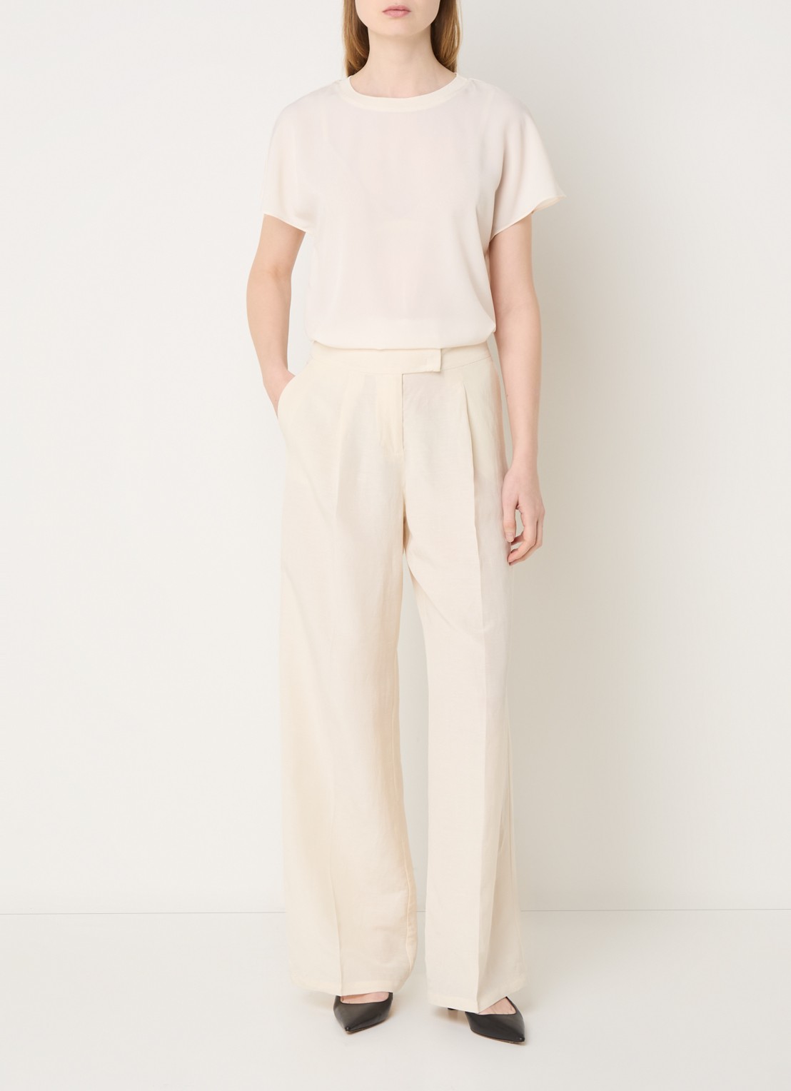 French Connection Crepe T-shirt met ronde hals - voorkant 2 creme
