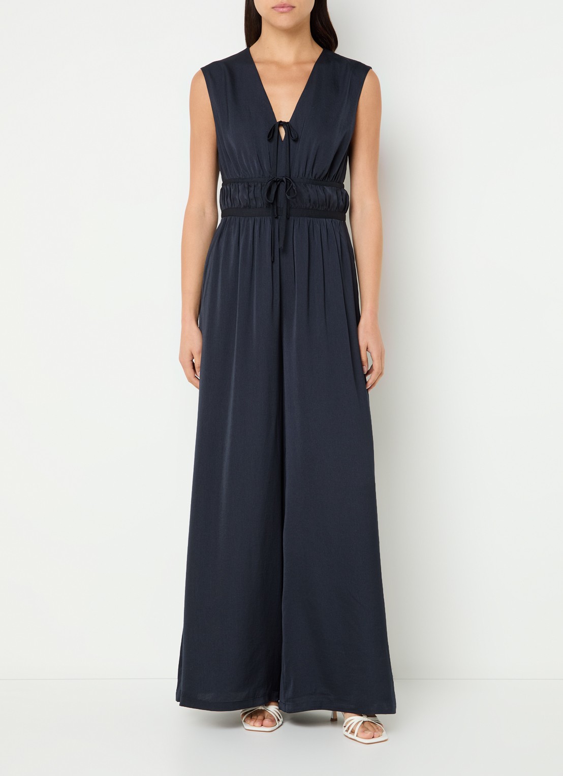French Connection Damasco wide fit jumpsuit van satijn met V-hals - detail 4 donkerblauw