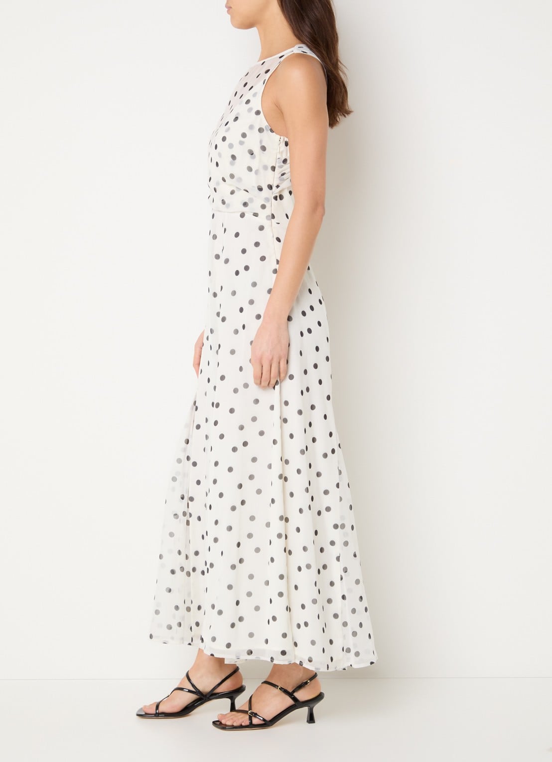 French Connection Emina midi jurk van chiffon met stippenprint - voorkant 4 gebroken wit