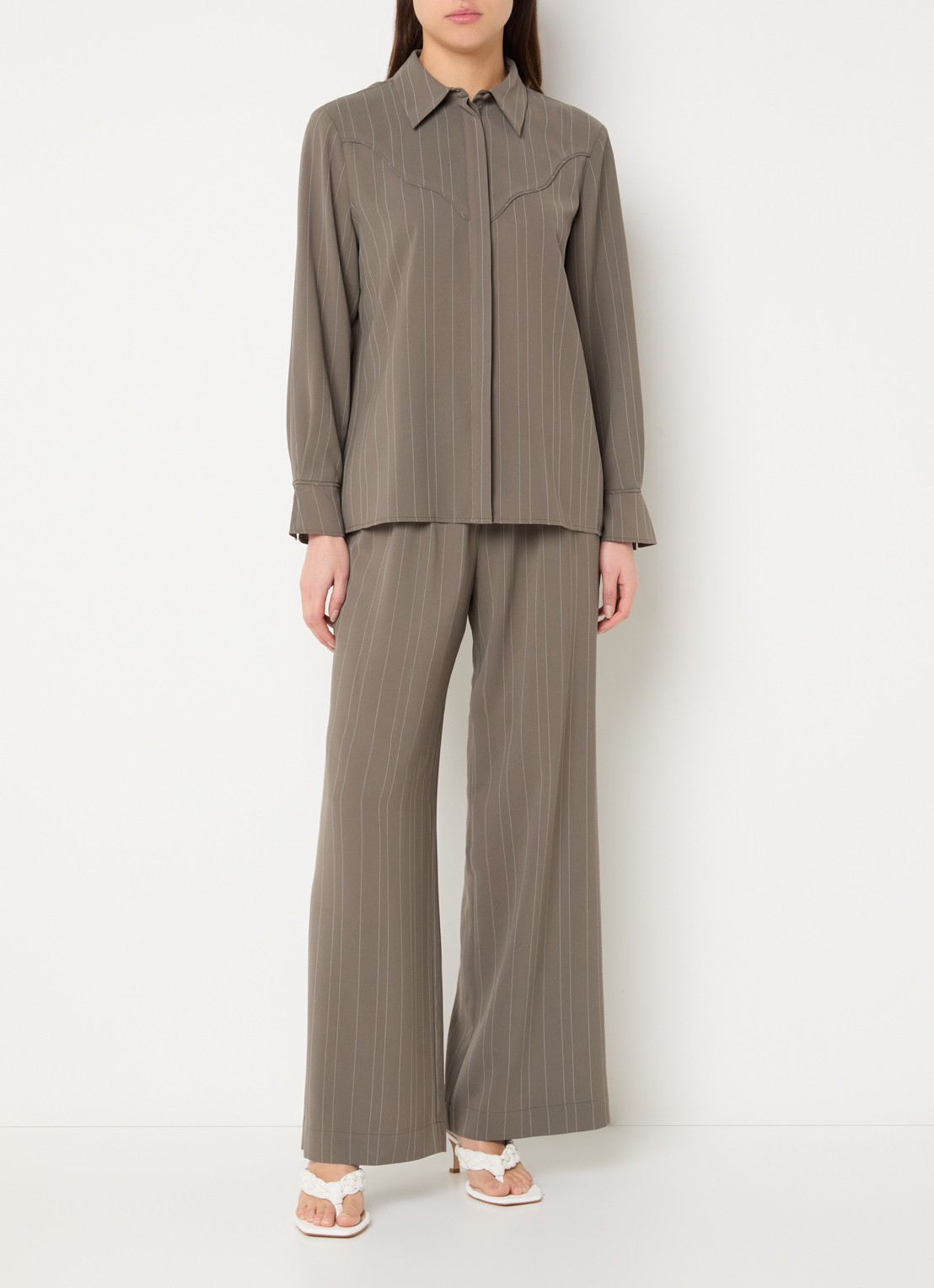 French Connection Emma blouse met siernaad en krijtstreep - voorkant 2 khaki