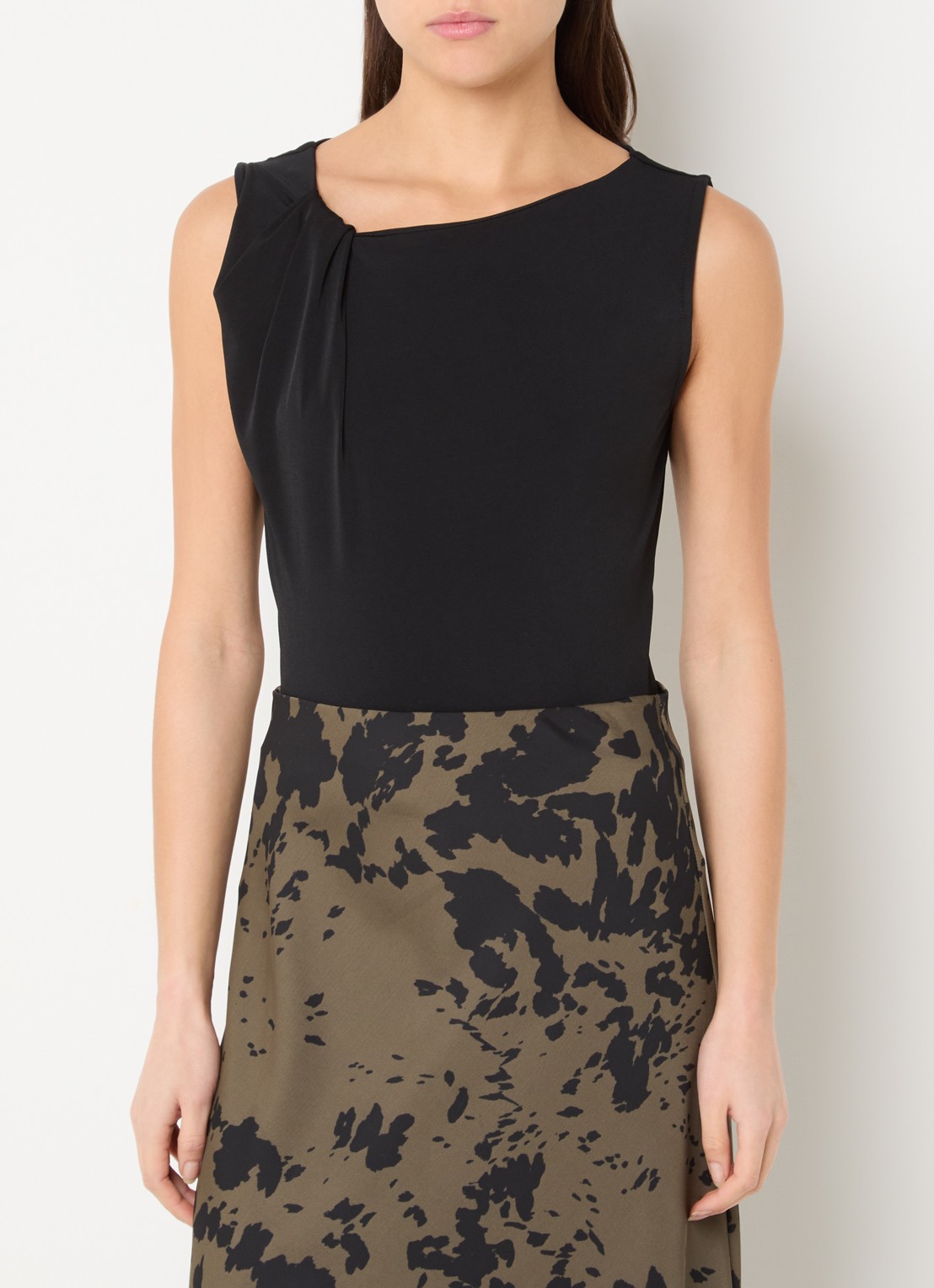 French Connection French top met assymetrische hals - detail zwart