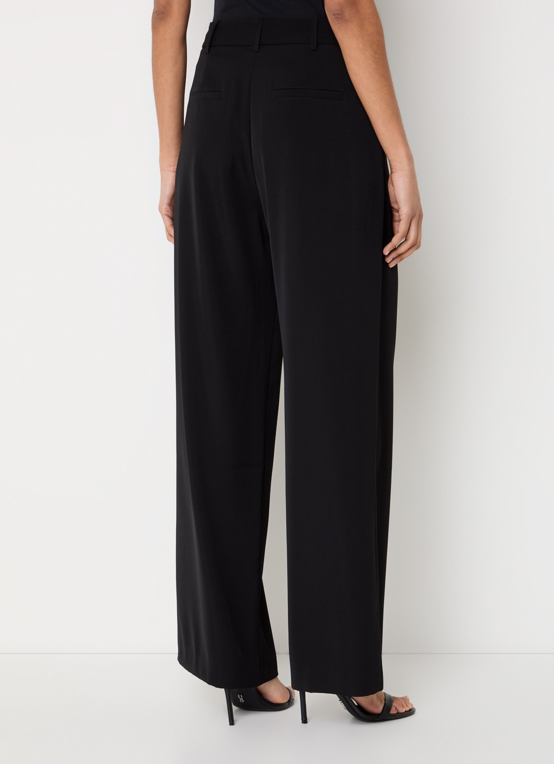 French Connection Harrie high waist wide fit pantalon met plooidetail - achterkant zwart