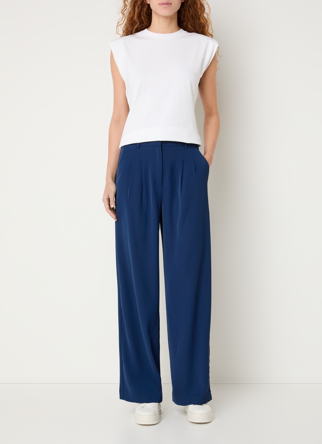 French Connection Harrie high waist wide fit pantalon met plooidetail - voorkant 4 donkerblauw