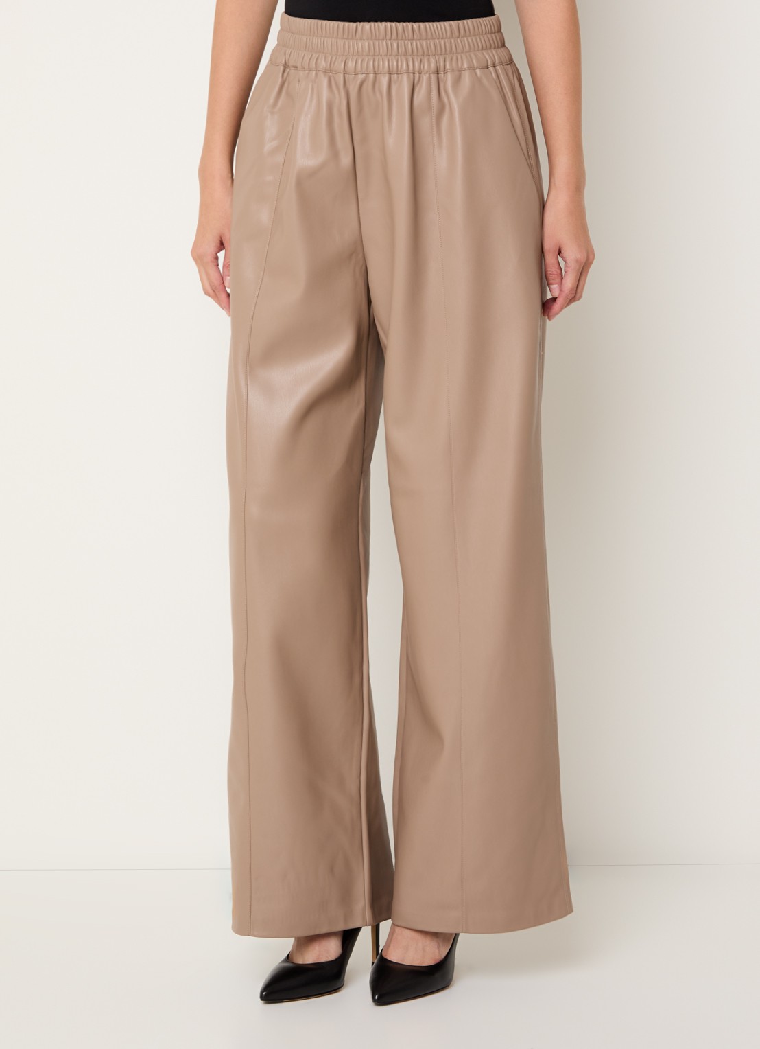 French Connection High waist wide fit broek van imitatieleer - detail 2 donkerbeige