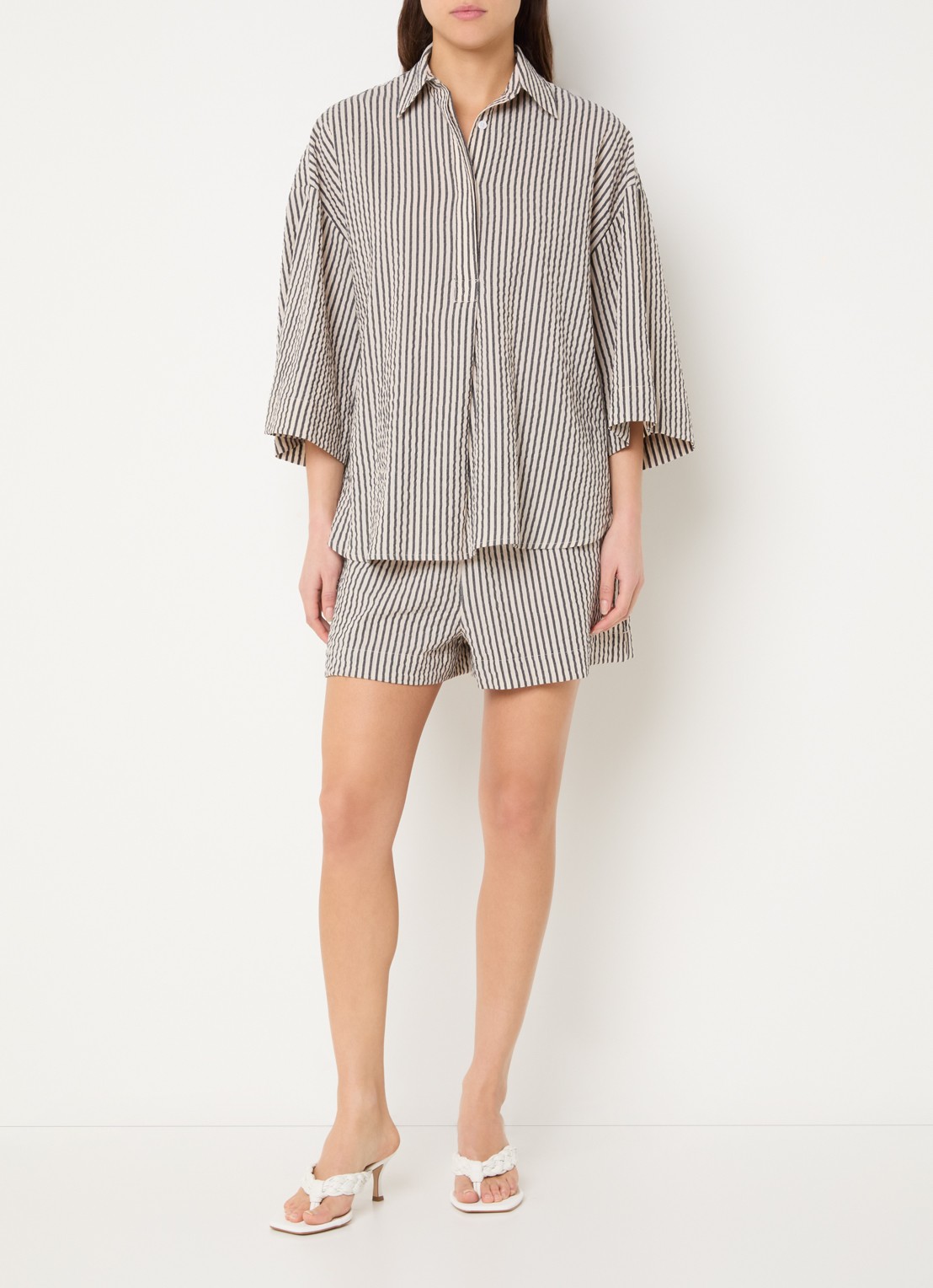French Connection Lia blouse met streepprint - voorkant 2 beige