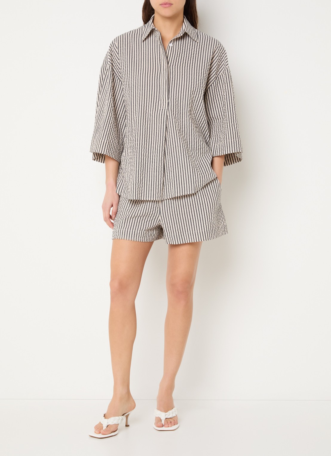 French Connection Lia high waist straight fit korte broek  - voorkant 3 beige