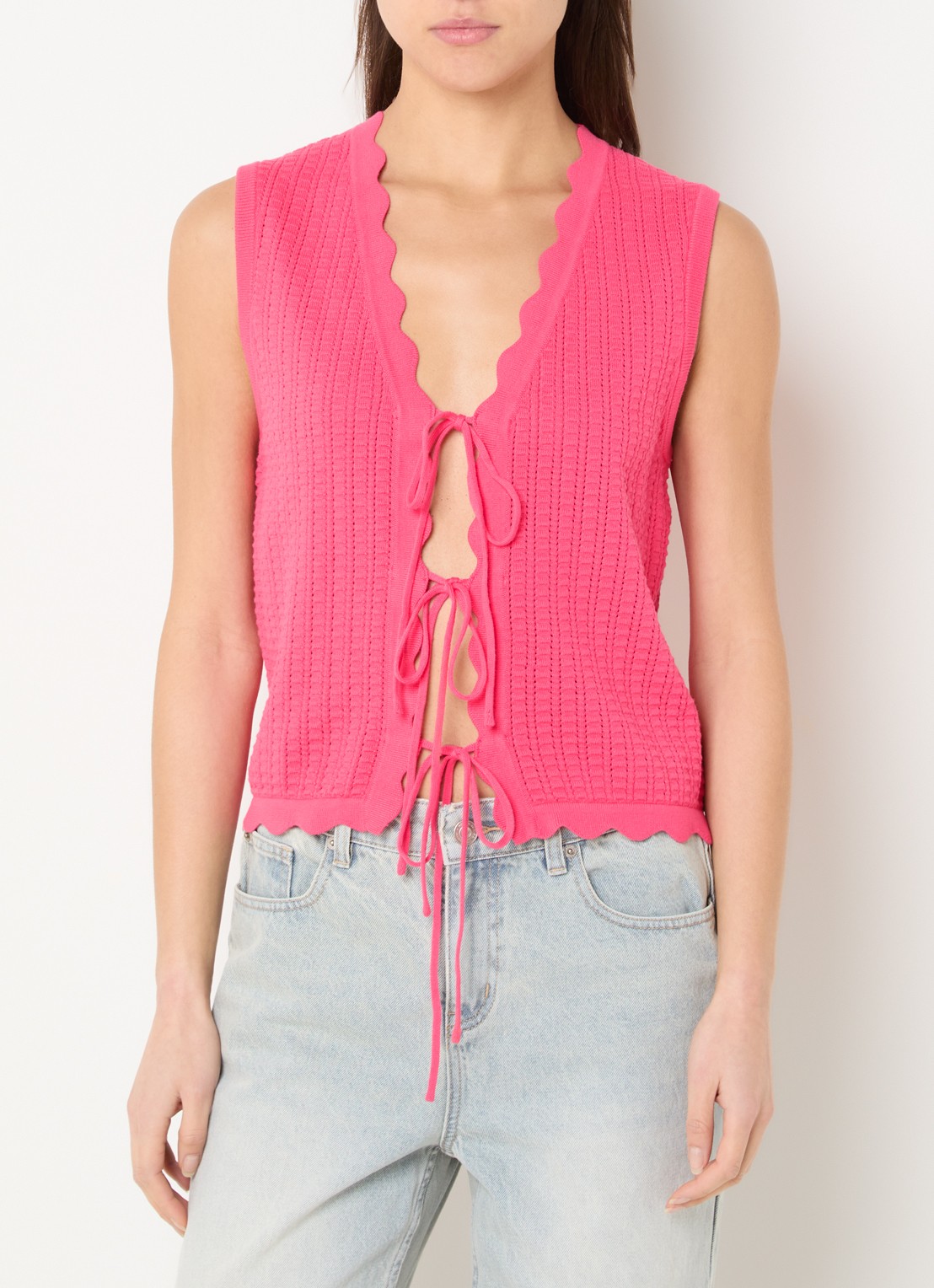 French Connection Lois Mozart fijngebreid gilet met gestrikt detail - detail donkerroze