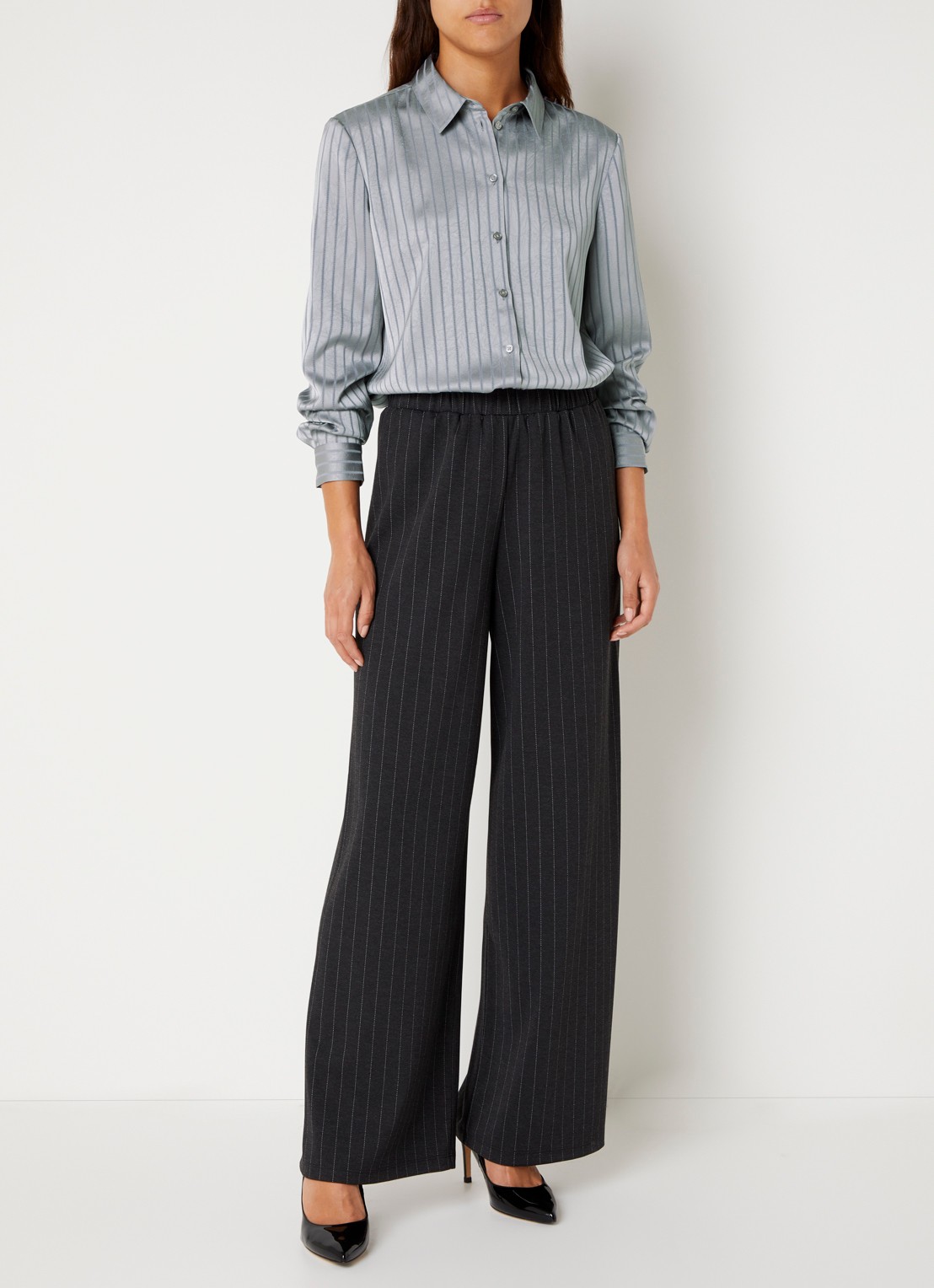 French Connection Maggie blouse van satijn met streepprint - voorkant 4 grijs