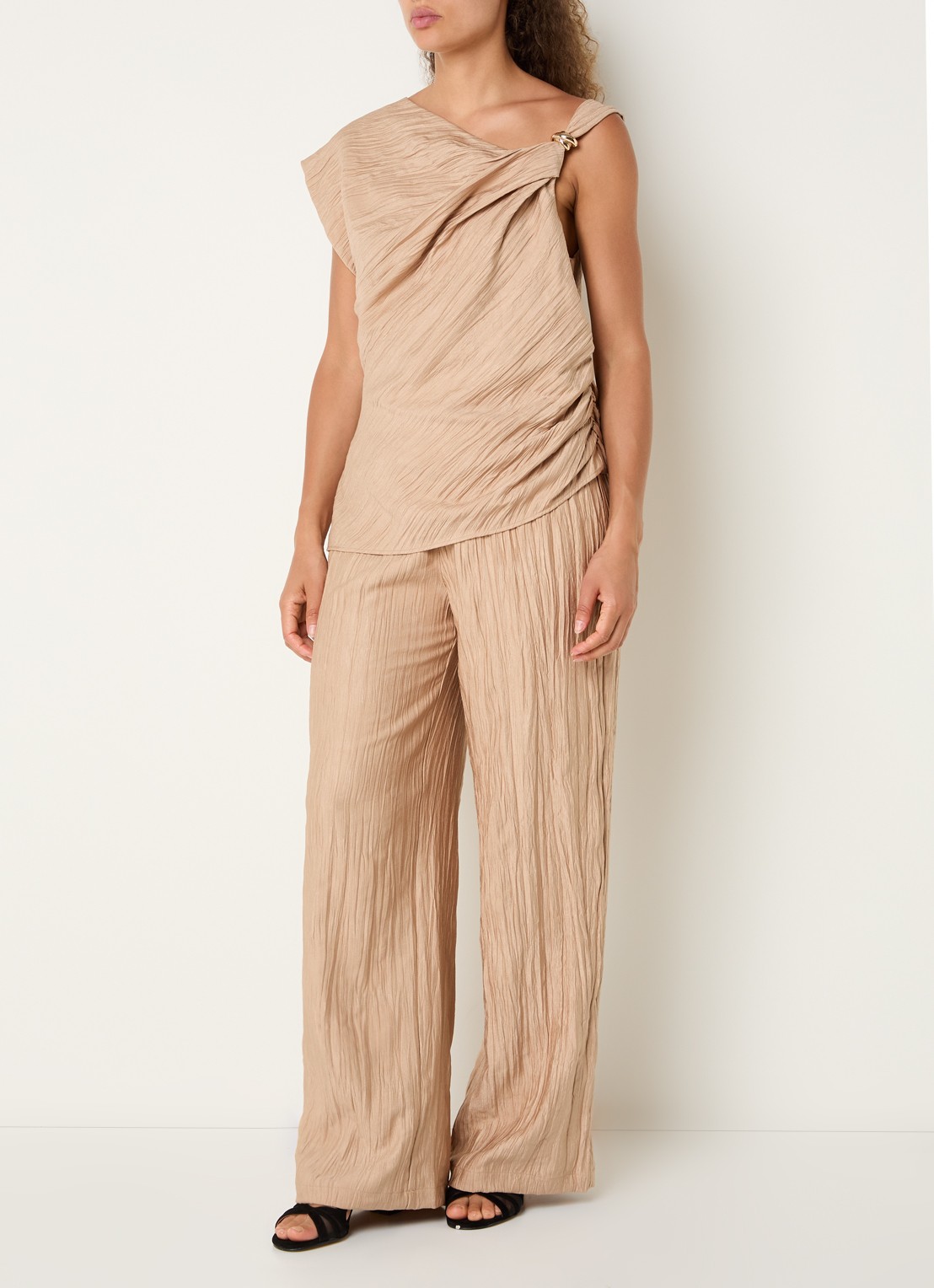 French Connection Novie top met asymmetrische hals - voorkant 2 donkerbeige