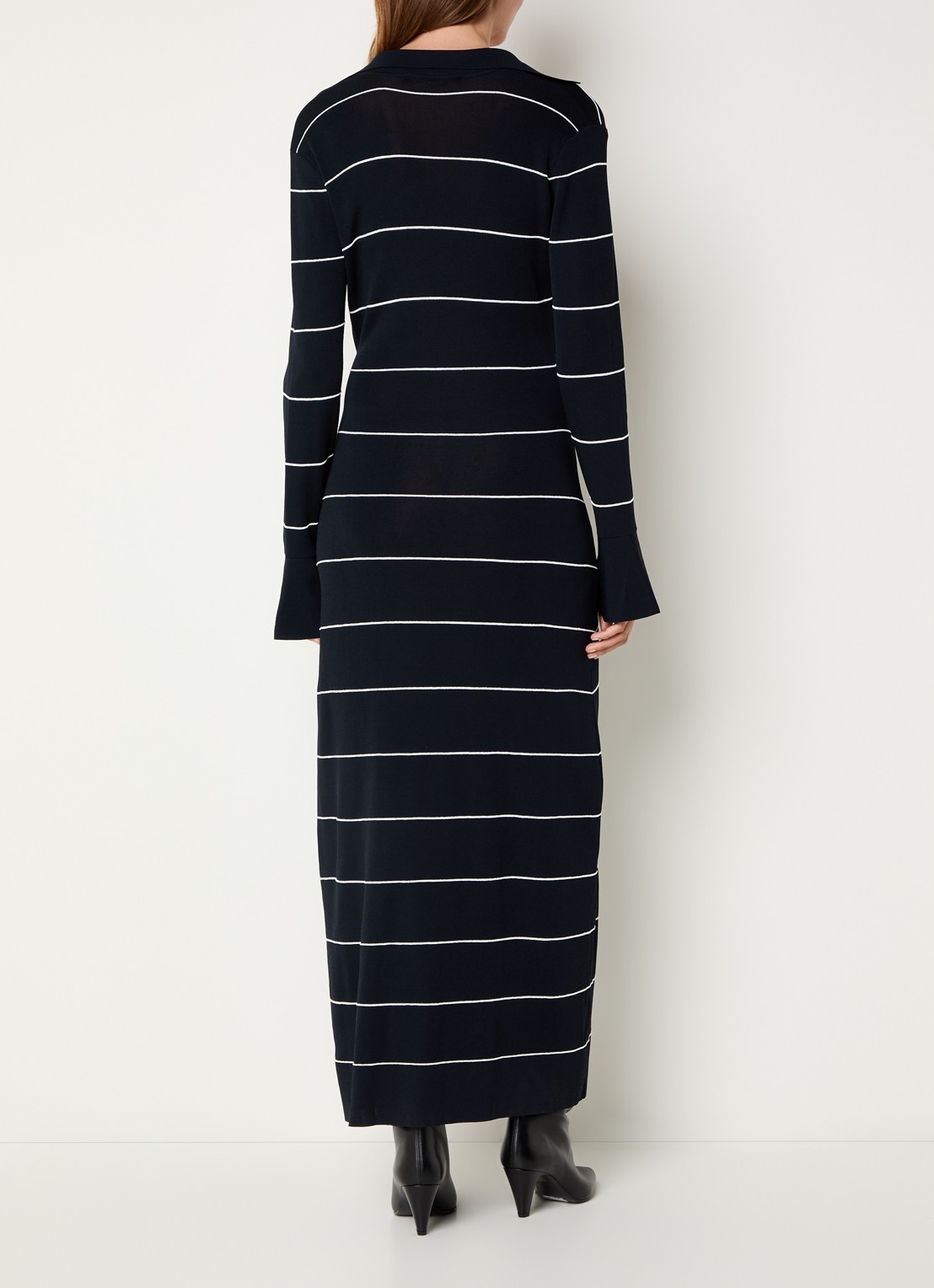 French Connection Ottie fijngebreide maxi jurk met streepprint - achterkant donkerblauw