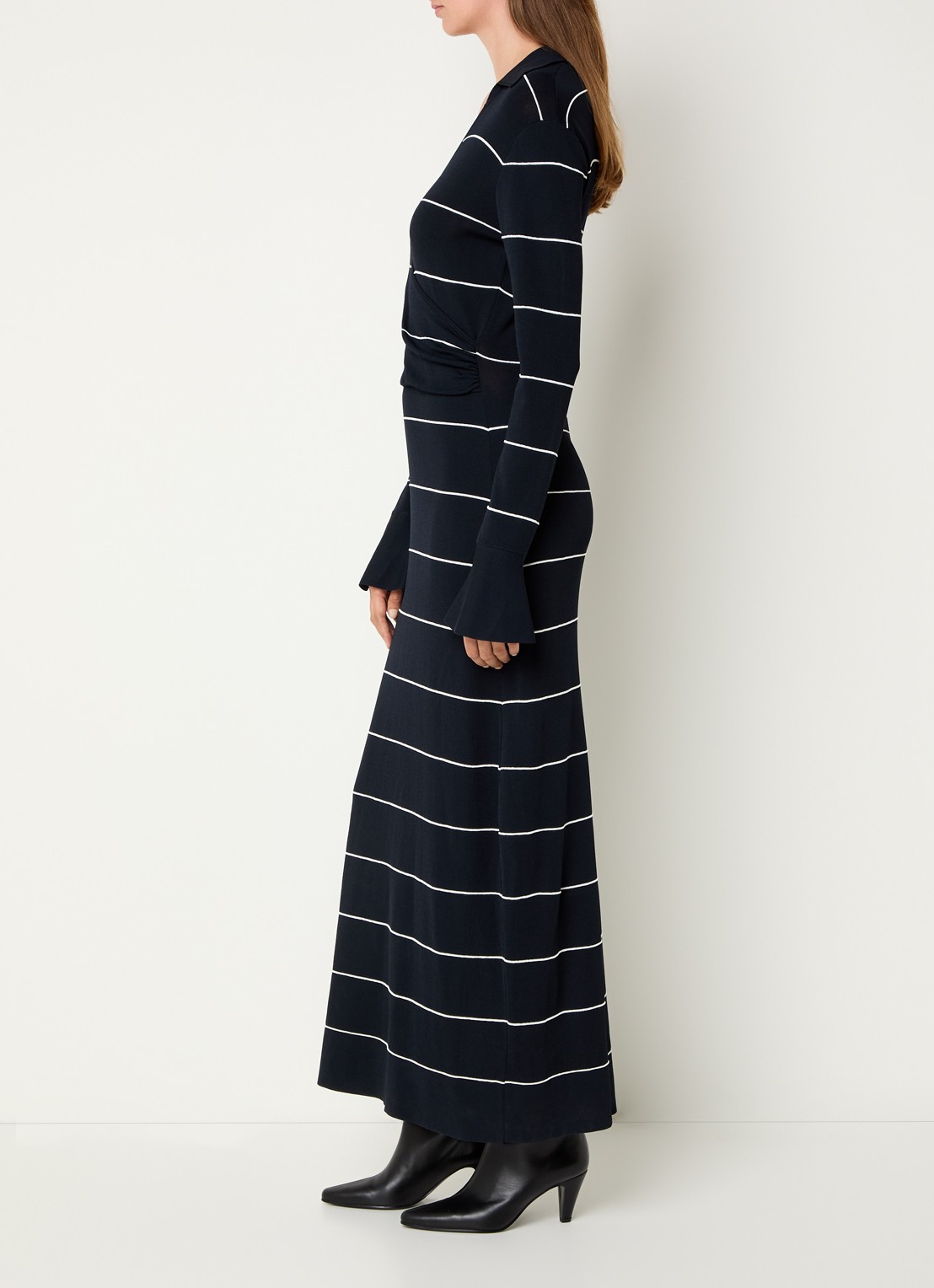 French Connection Ottie fijngebreide maxi jurk met streepprint - voorkant 3 donkerblauw