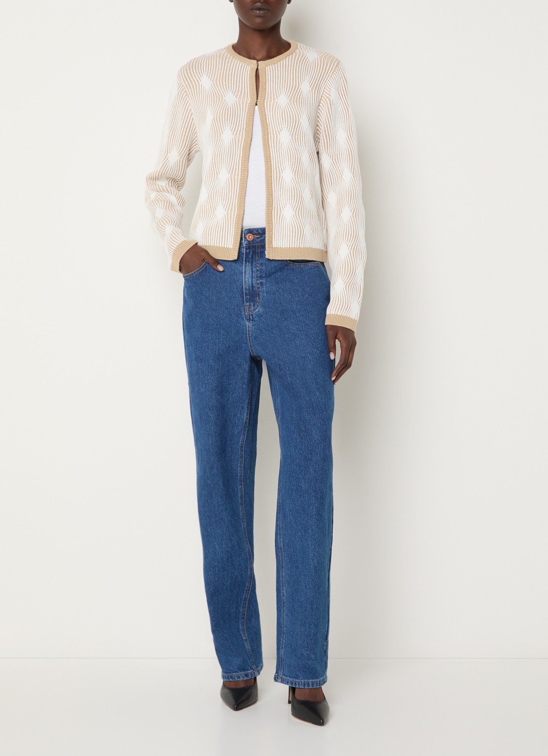 French Connection Pheby grofgebreid vest met ingebreid patroon - voorkant 3 beige