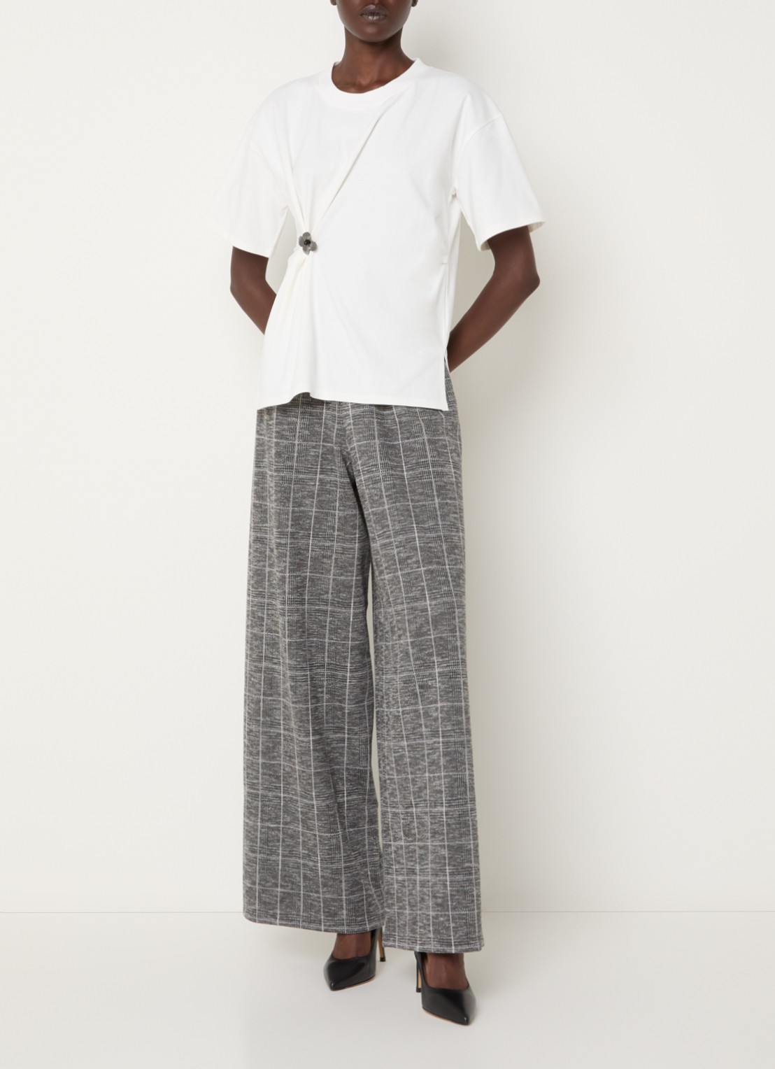 French Connection Rallie T-shirt met gedrapeerd detail en applicatie - voorkant 2 wit