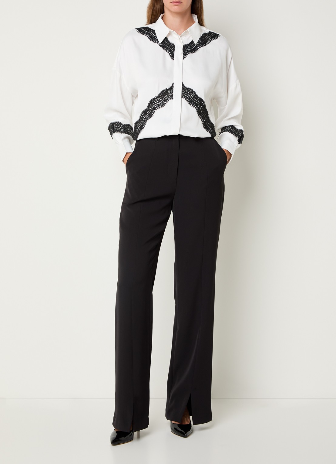 French Connection Vinnie flared fit pantalon met steekzakken - voorkant 2 zwart