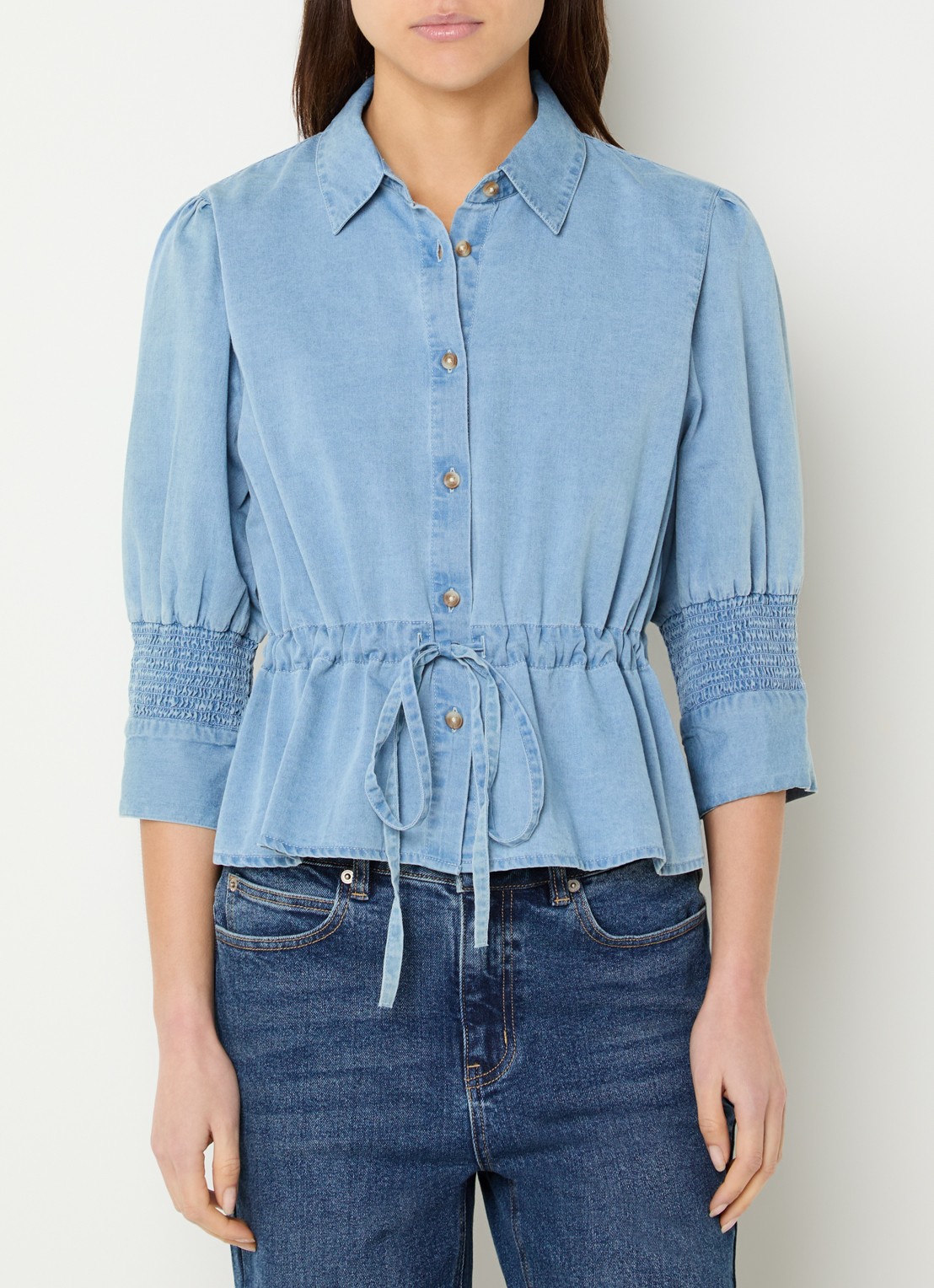 French Connection Zaves blouse van chambray met strikceintuur - detail 4 lichtblauw