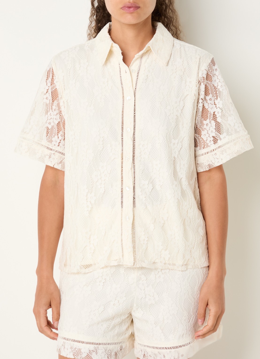French Connection Zoe semi-transparante blouse van kant - detail 3 creme
