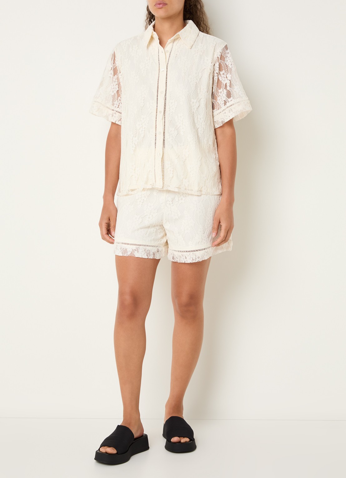 French Connection Zoe semi-transparante blouse van kant - voorkant 2 creme