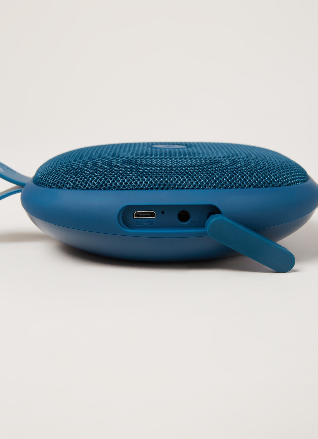 Fresh 'n Rebel Rockbox Bold XS Bluetooth speaker - detail donkerblauw