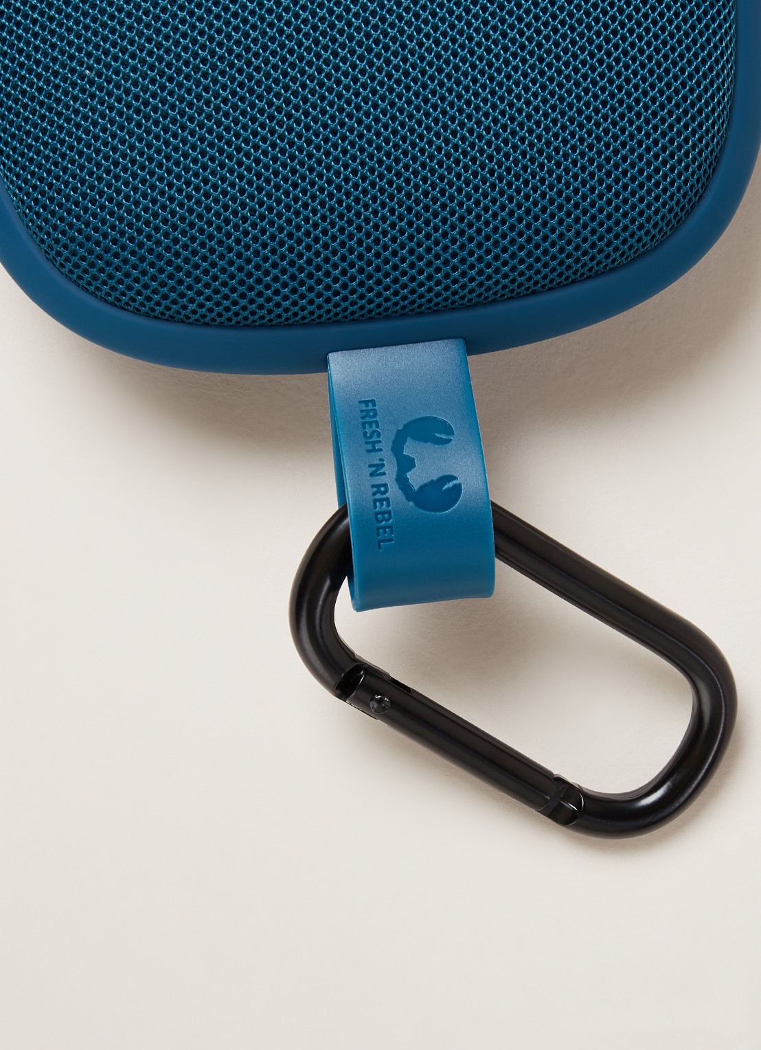 Fresh 'n Rebel Rockbox Bold XS Bluetooth speaker - detail 2 donkerblauw