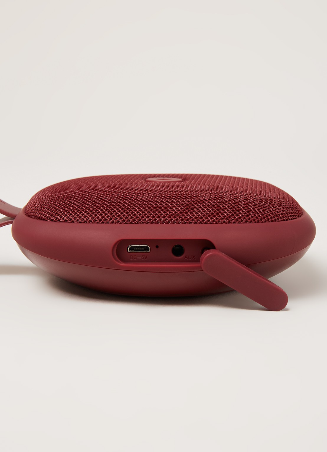 Fresh 'n Rebel Rockbox Bold XS Bluetooth speaker - detail cranberryrood